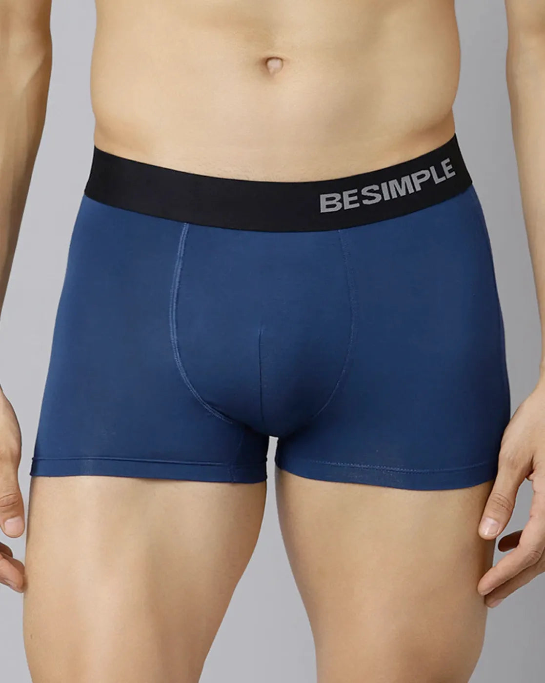 Trunk in Navy peony