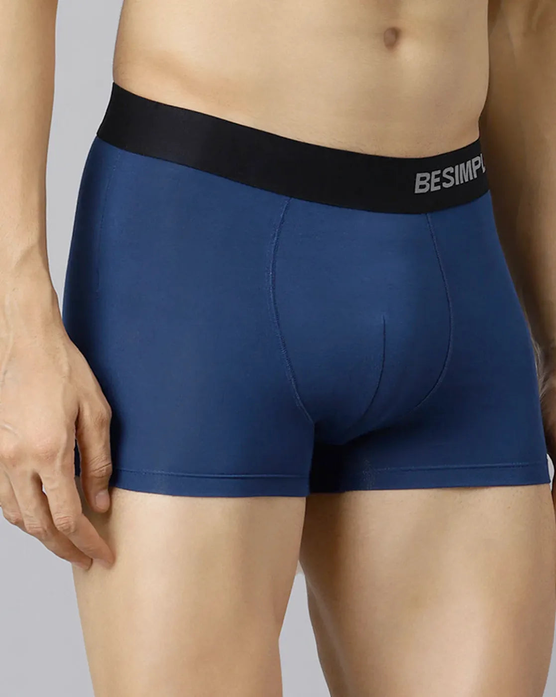 Trunk in Navy peony